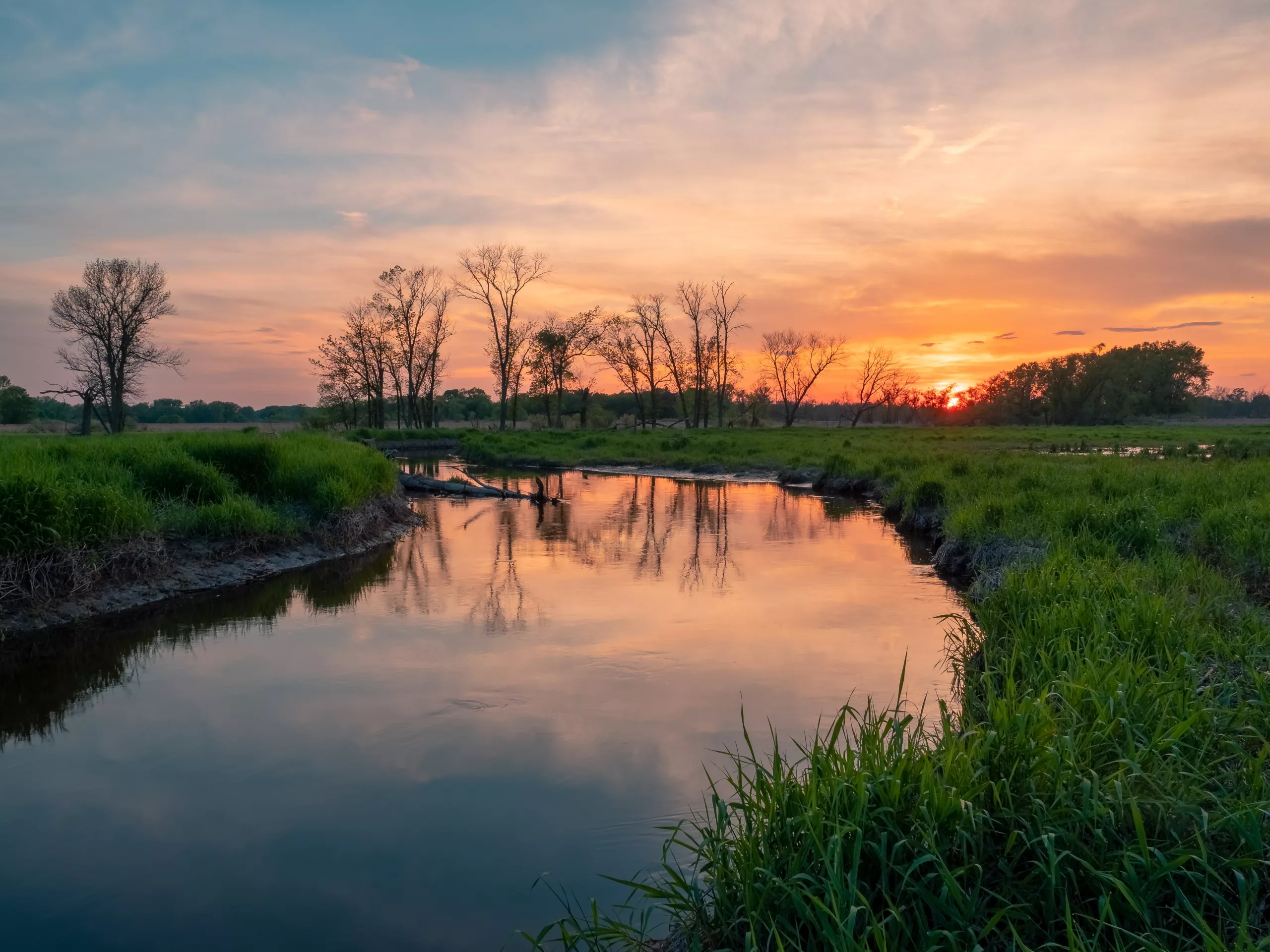 Río La Villa Paisaje de amanecer en río tropical