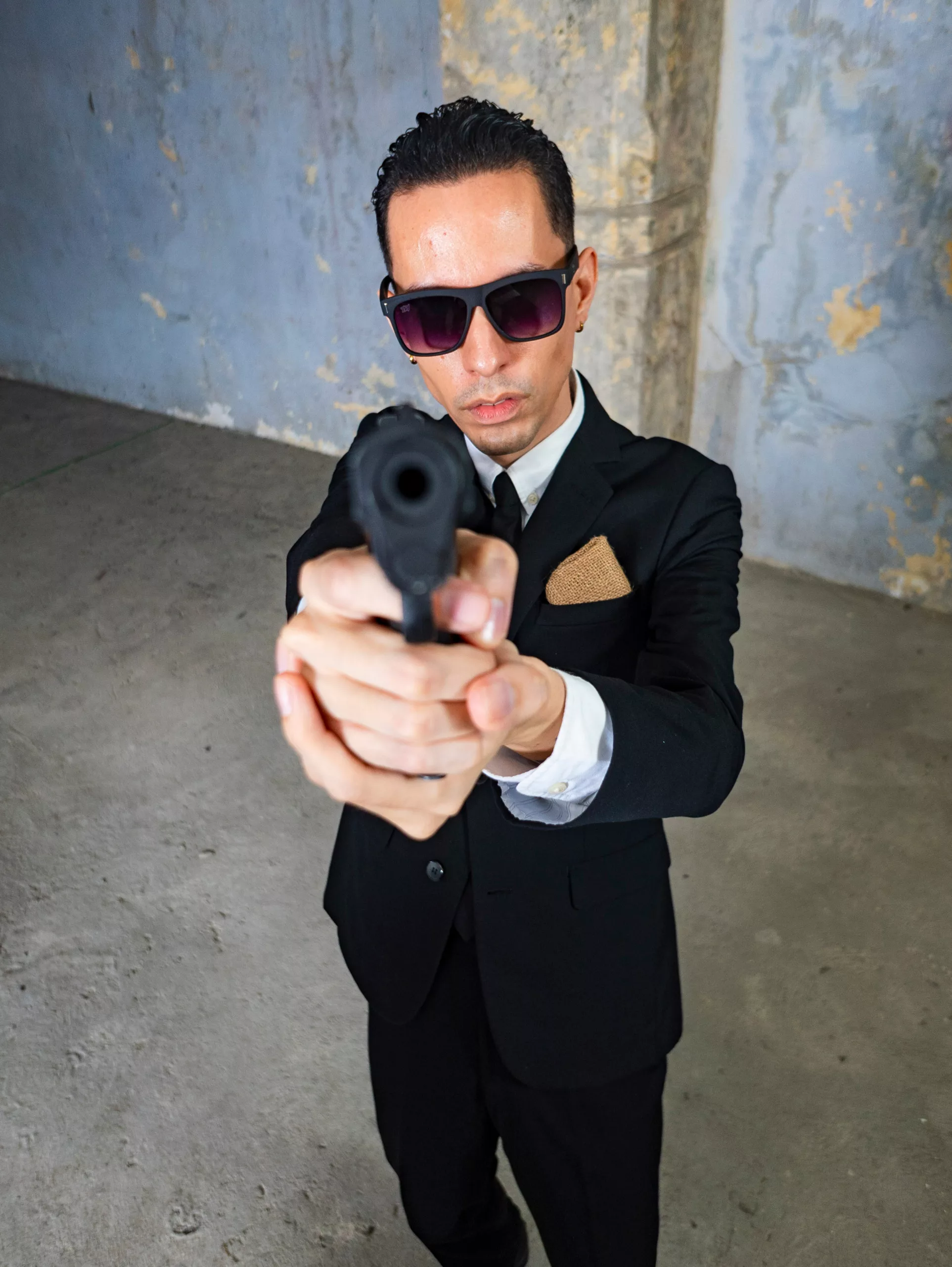 Diego Lacayo-Jaén as BROWN in The Reservoir Dogs